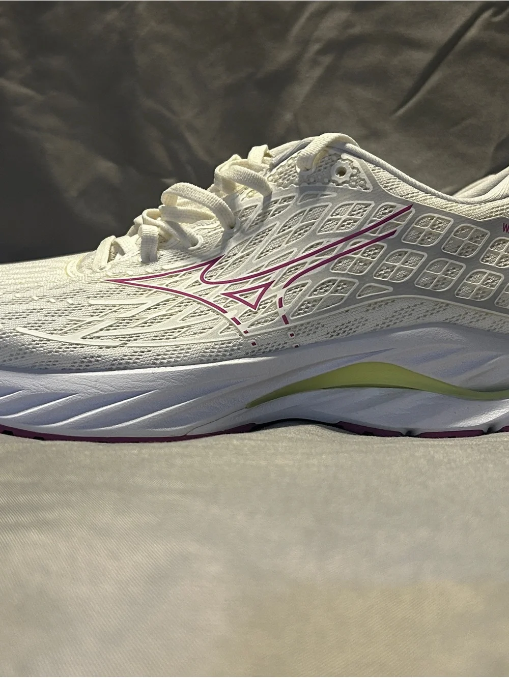 Mizuno Women's White Running Shoe with Pink Accents